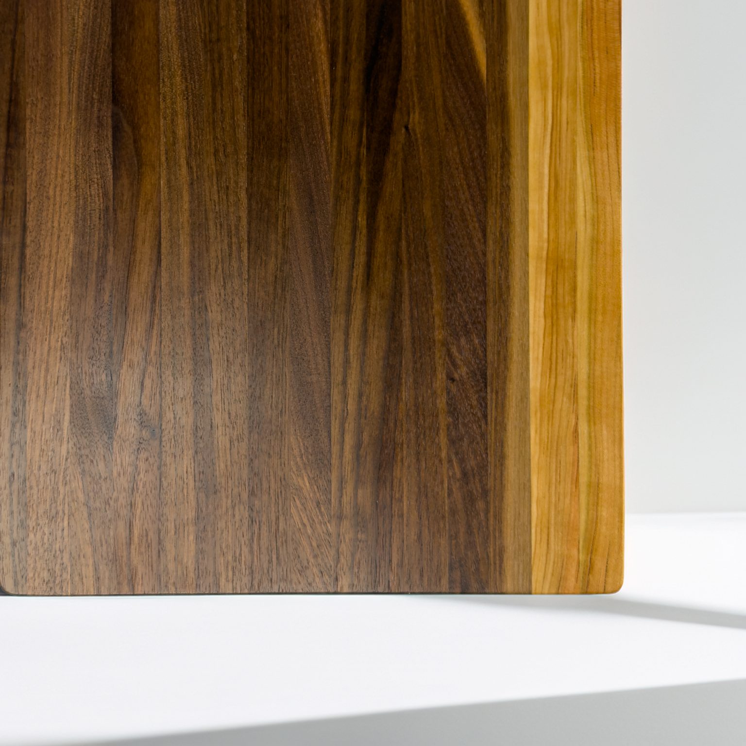 Close-up of the walnut surface and cherry edge