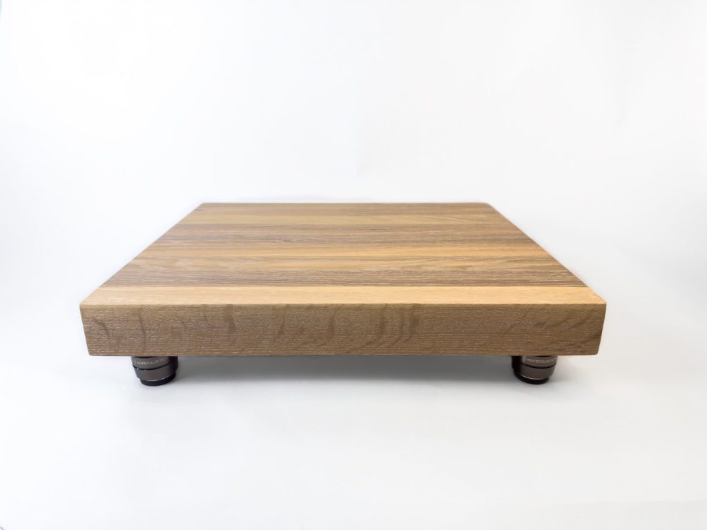 SoulWoods HiFi Isolation Platform in quarter-sawn white oak on IsoAcoustics feet