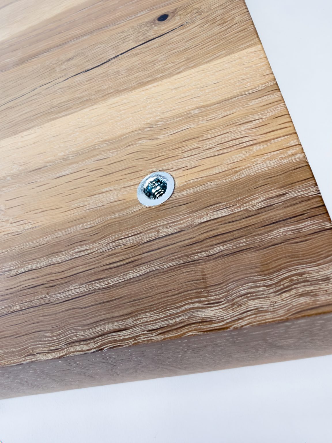 Underside of the platform showing a Rampa ¼″-20 threaded insert